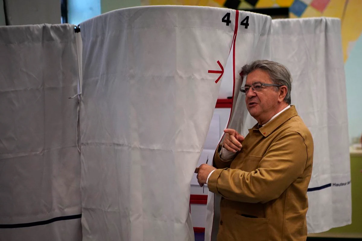Mélenchon se consolida en las elecciones legislativas de Francia como principal rival de Macron
