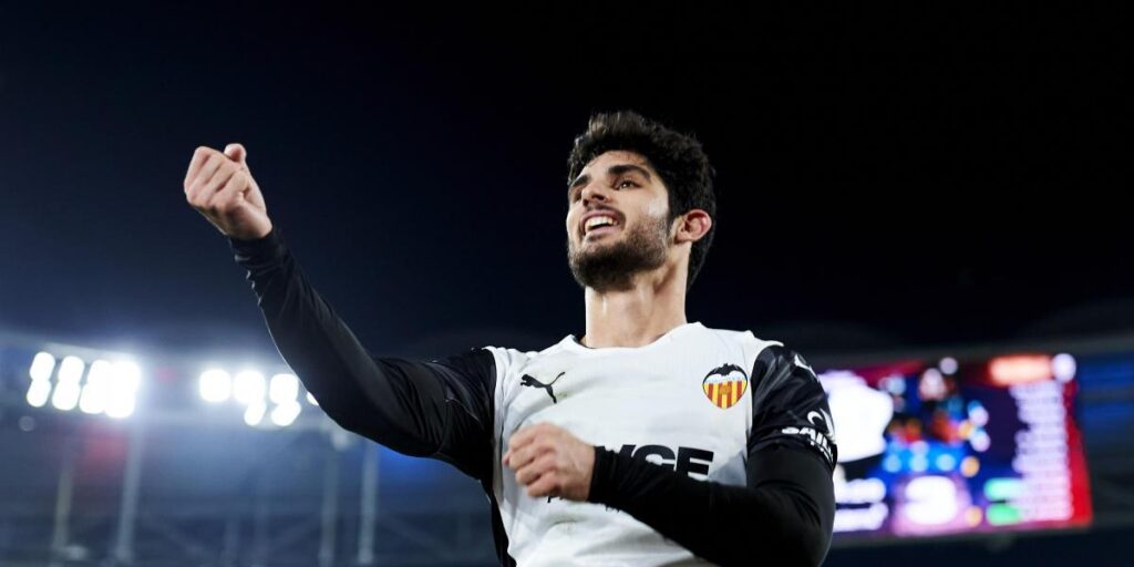 Mendes negocia la venta de Guedes con Carles Pérez en la operación