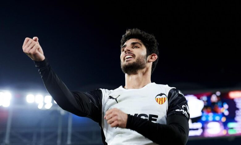 Mendes negocia la venta de Guedes con Carles Pérez en la operación
