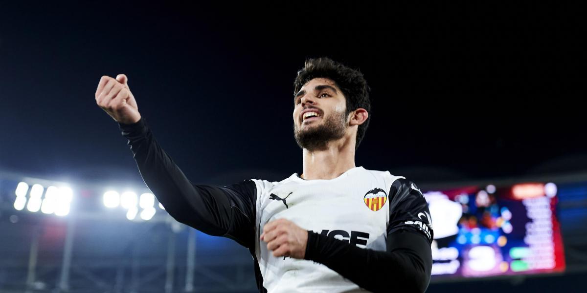 Mendes negocia la venta de Guedes con Carles Pérez en la operación