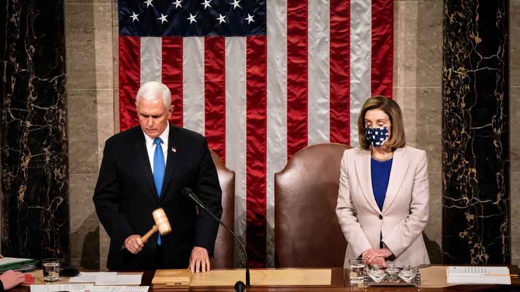 Mike Pence antes y durante el 6 de enero