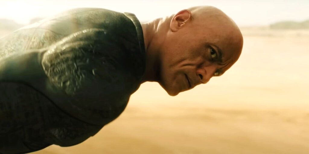Mira a Dwayne Johnson reaccionar al ver su juguete Black Adam por primera vez