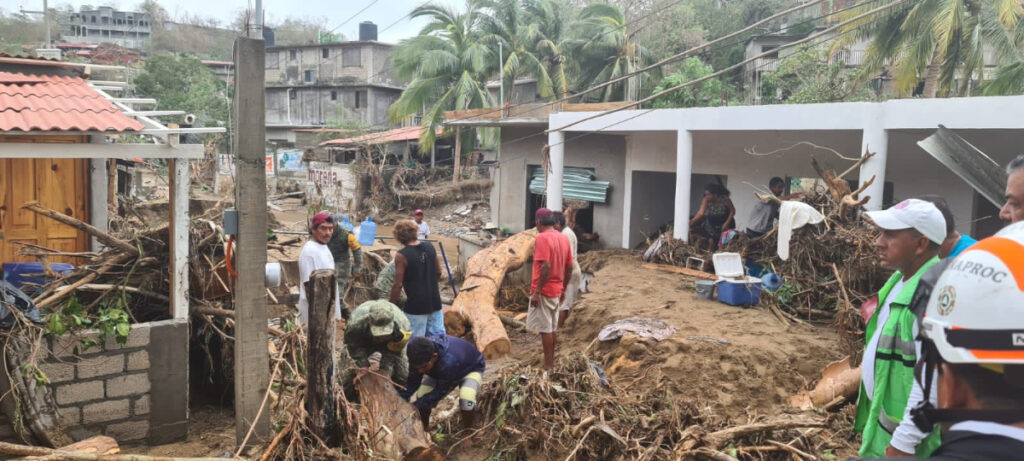 Muertos, desaparecidos, carreteras bloqueadas y deslaves, los saldos del paso de "Agatha" por Oaxaca