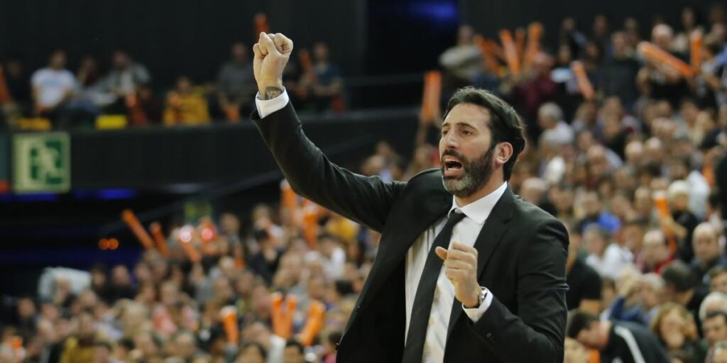 Mumbrú: "Cuando vi que mi camiseta se alzaba en Miribilla pensé que era el momento de salir"