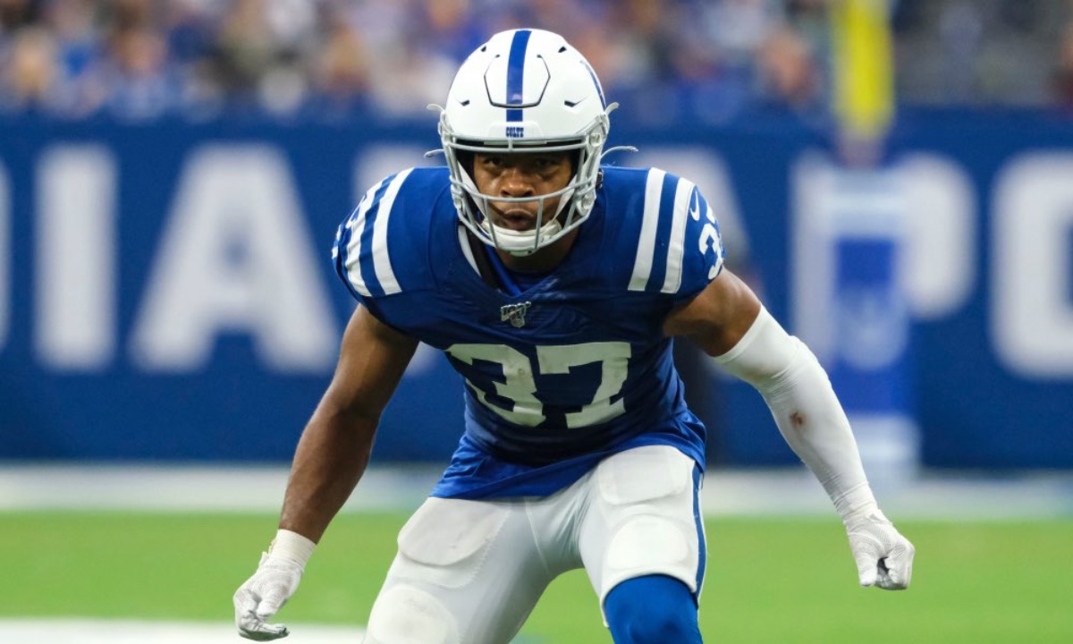 NFL: Cambia defensivo de Indianápolis tacleadas por sacerdocio | Tuit