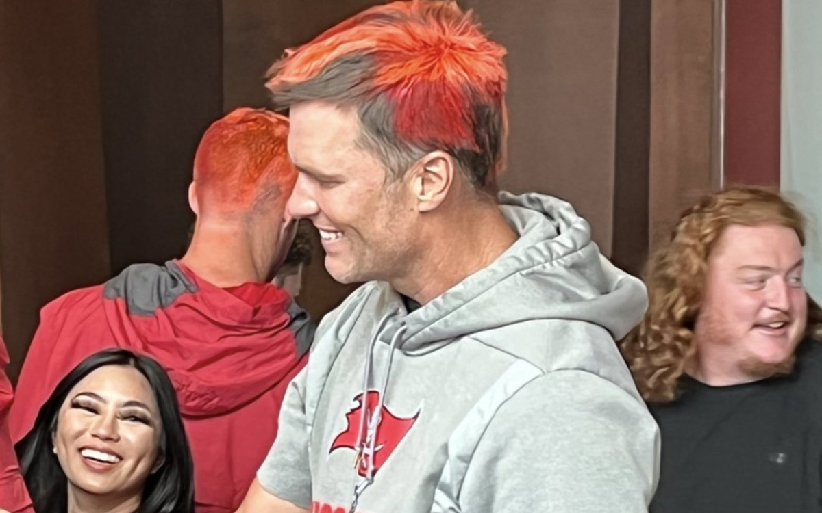 NFL: Tom Brady estrena un nuevo "look" con causa | Video