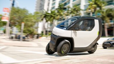 Nimbus lanza un pequeño prototipo EV que es como una motocicleta con techo