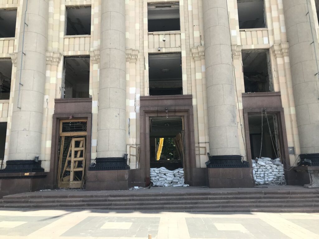 No hay paz para Járkov: la casa donde en 1941 se colgaba a judíos es hoy un edificio bombardeado por los rusos