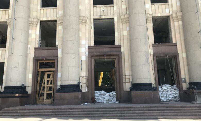 No hay paz para Járkov: la casa donde en 1941 se colgaba a judíos es hoy un edificio bombardeado por los rusos