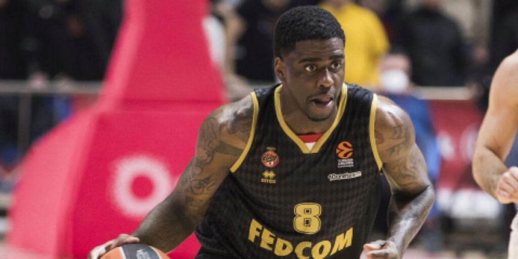 Objetivo 'threepeat': el Efes tira la casa por la ventana