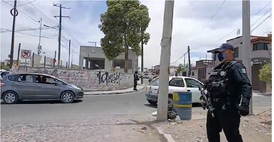 Operativo en colonia San Rafael, decomisan droga, detienen a 10 y clausuran 14 negocios, en San Juan del Río