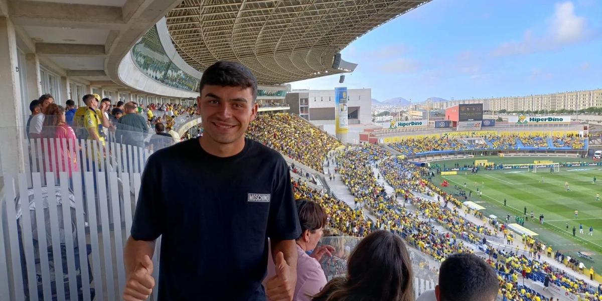 Pedri, espectador de lujo en el Las Palmas-Tenerife