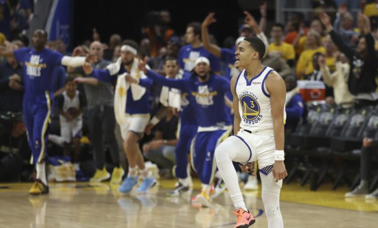 Poole lleva al éxtasis al Chase Center: ¡Triple sobre la bocina desde el medio campo!