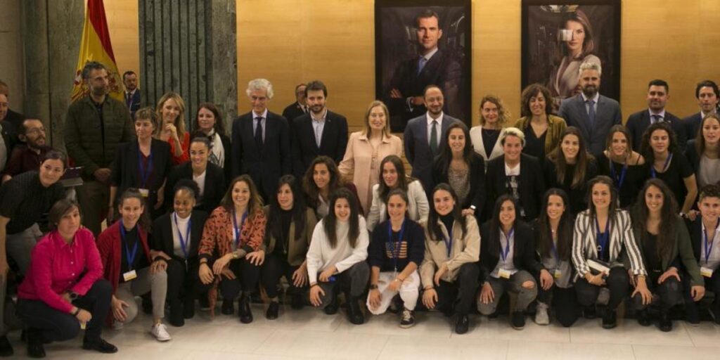 Primer contacto de la Liga con los sindicatos por el convenio colectivo