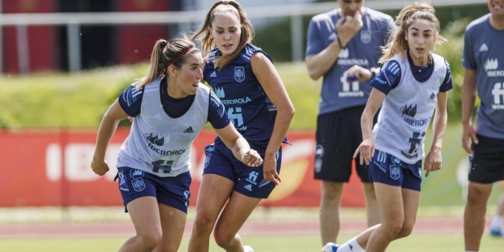 Primer entrenamiento sin Jenni Hermoso y con Esther González al margen