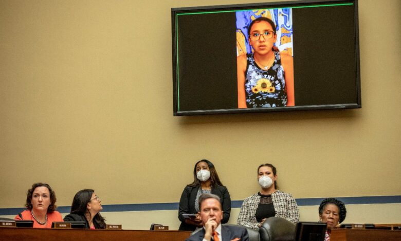 'Puse sangre sobre de mí' para sobrevivir a tiroteo en Texas, relata niña de 11 años al Congreso de EU