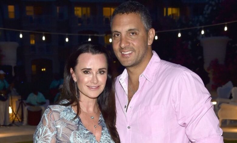 RHOBH: Kyle Richards' Husband & Daughters Land Netflix Show