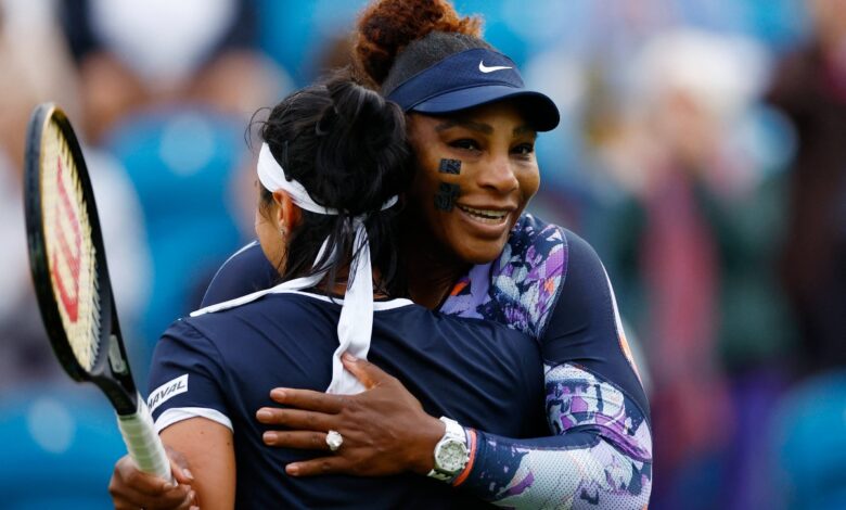 Reaparece Serena Williams con una victoria, pero en dobles | Video
