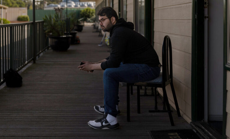 Refugiados en Australia aprenden a vivir de nuevo después de 9 años detenidos