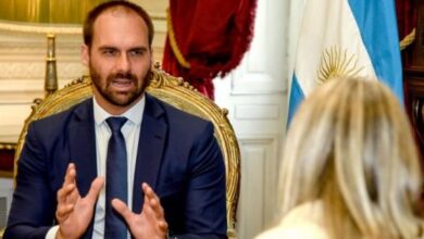 Repudio al mapa viral del hijo de Bolsonaro: marca a la Argentina con un logo polémico