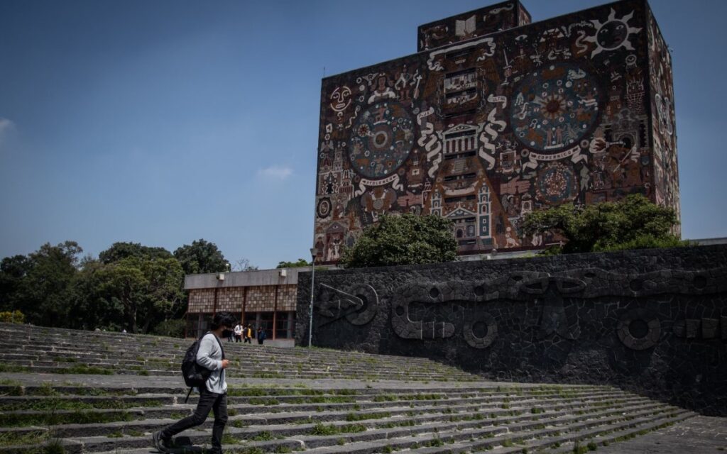 Retadora y agresiva, actitud de estudiante que amenazó a profesora y compañeros: UNAM