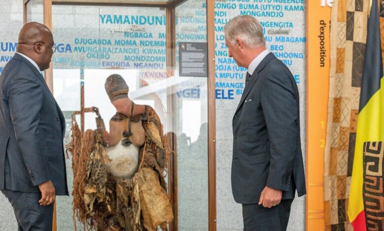 Rey belga devuelve máscara al Congo en visita histórica