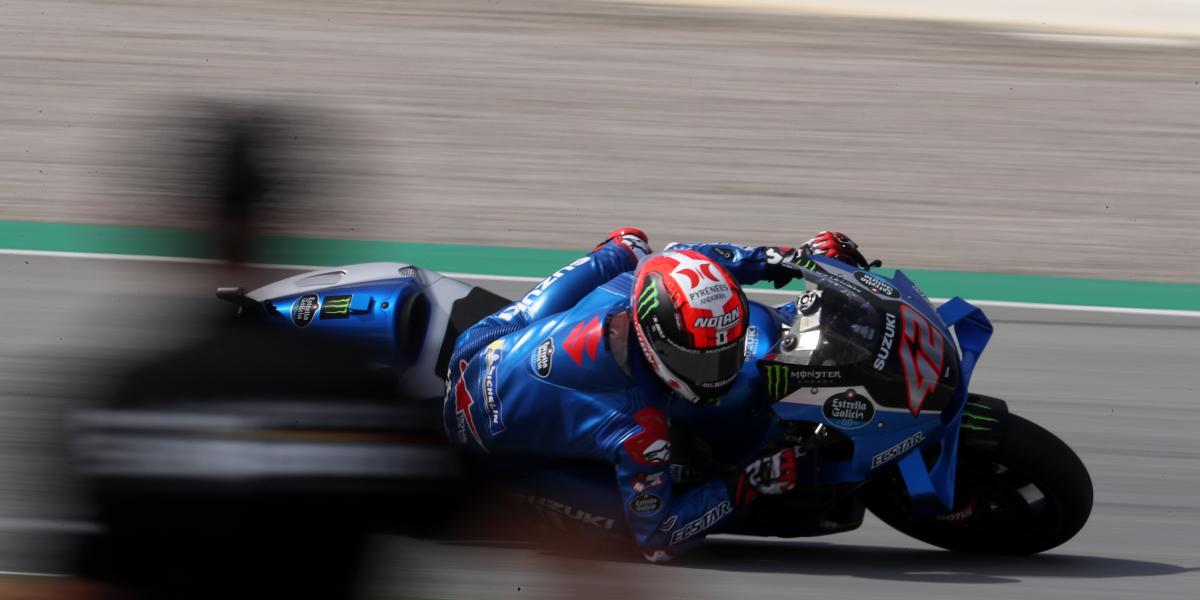 Rins carga contra Freddie Spencer y el Panel de Comisarios