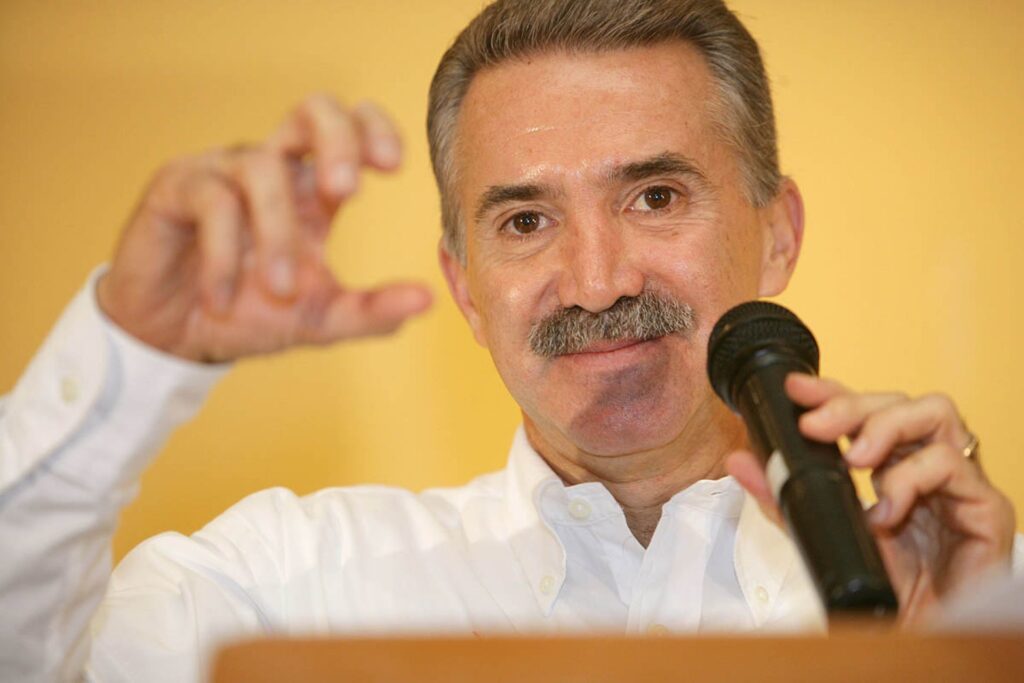 Roberto Madrazo señala la 'enorme' corrupción de Peña y su posible 'entendimiento' con AMLO