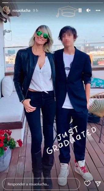 Rosa Olucha y su hijo posando / Instagram
