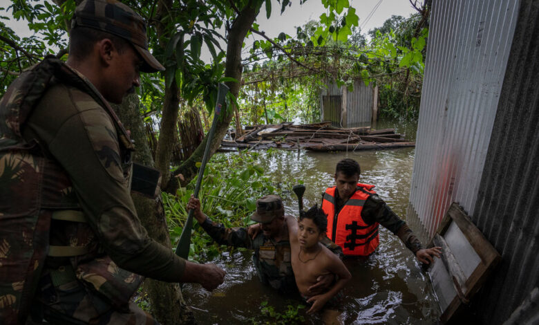 Ruinosas inundaciones en India y Bangladesh matan al menos a 116 personas