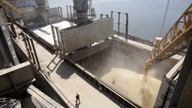 Rusia busca vender grano robado a Ucrania, advierte EU; en mayo alertó a 14 países