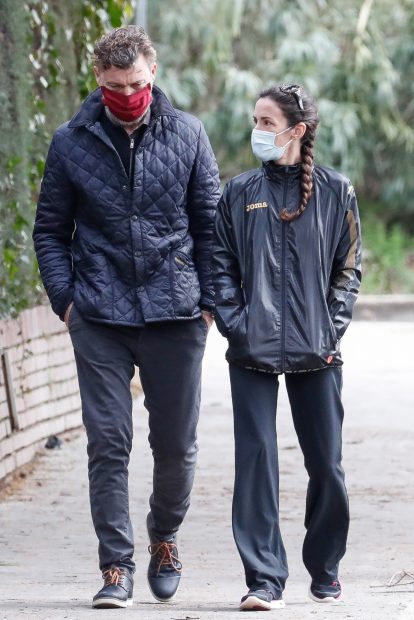 Telma Ortiz y Robert Gavin paseando / Gtres