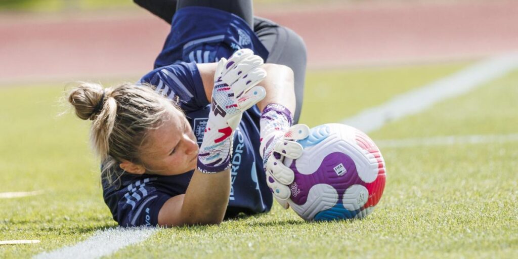 Sandra Paños se reincorpora al grupo tras dar negativo en Covid