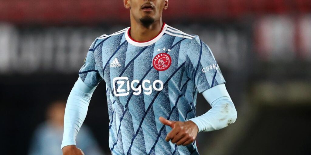 Sebastien Haller pasa reconocimiento médico en Dortmund