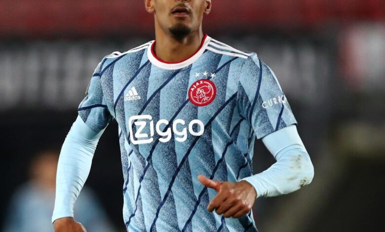 Sebastien Haller pasa reconocimiento médico en Dortmund
