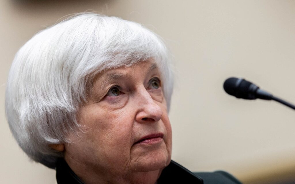 Secretaria del Tesoro de EU niega haber presionado para reducir el paquete de ayuda por Covid-19