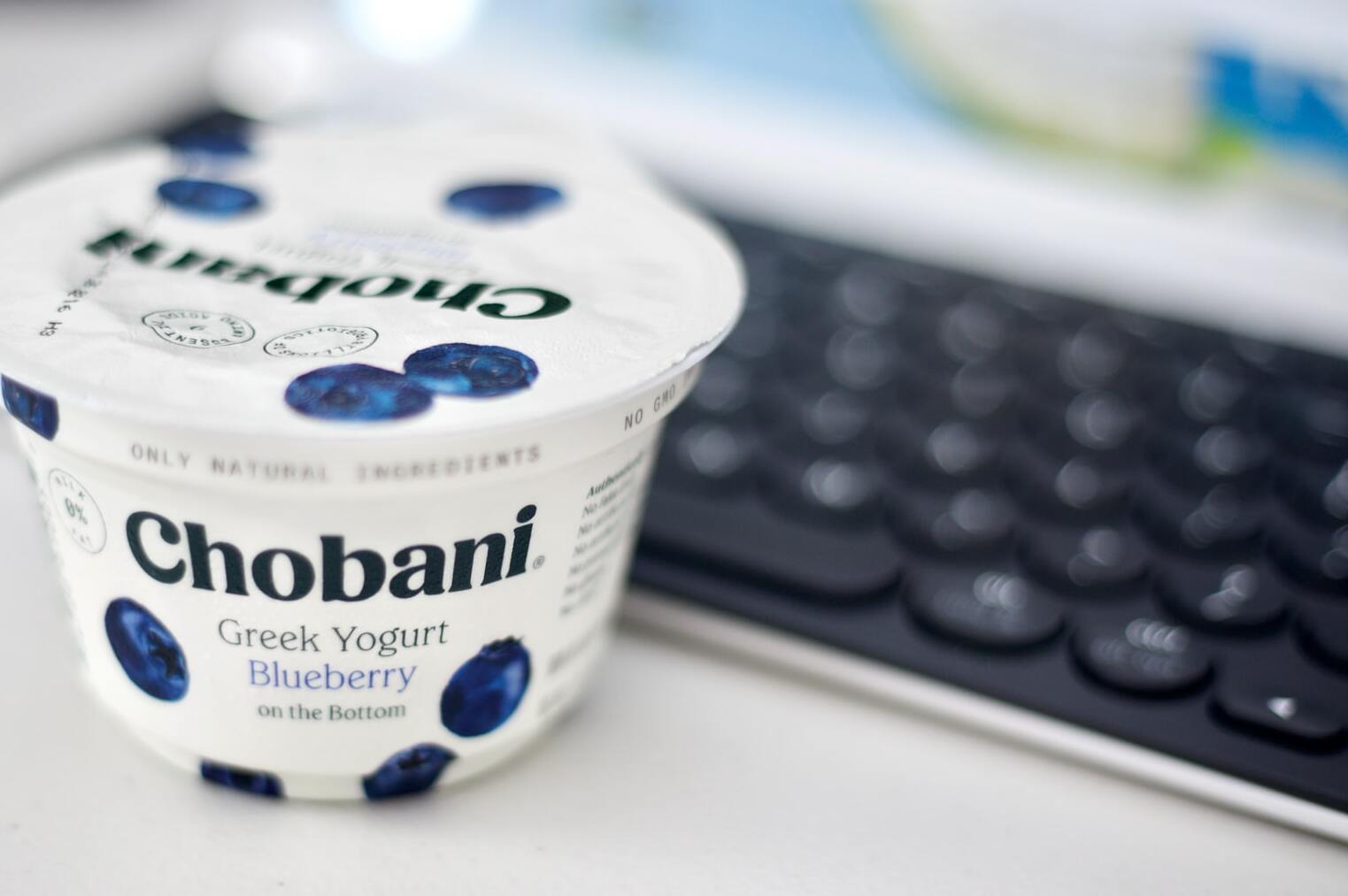 Siempre has hecho esto con el yogur al comértelo ¡y no deberías!