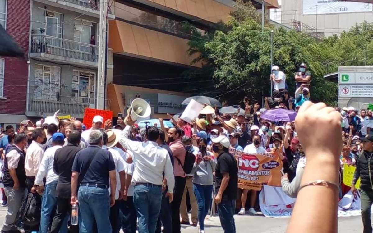 Suspenden norma de mercados en CDMX tras marcha de locatarios
