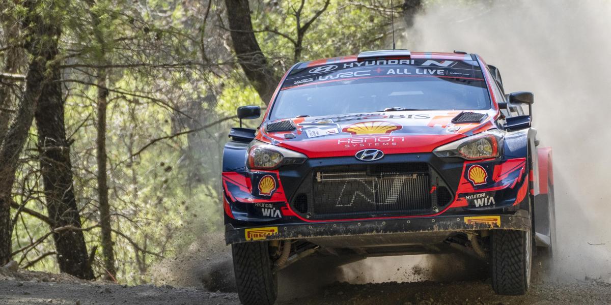 Tänak se pone líder en Cerdeña tras el accidente de Lappi