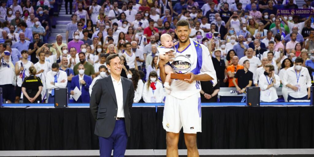 Tavares, MVP: "He entrenado mucho para mejorar en ataque"