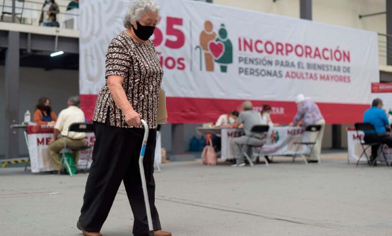 Te explicamos cómo recibir la tarjeta de pensión para adultos mayores
