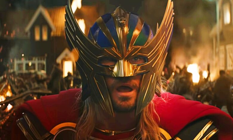 Thor lidia con Jane y Mjolnir que regresan en Love & Thunder Clip
