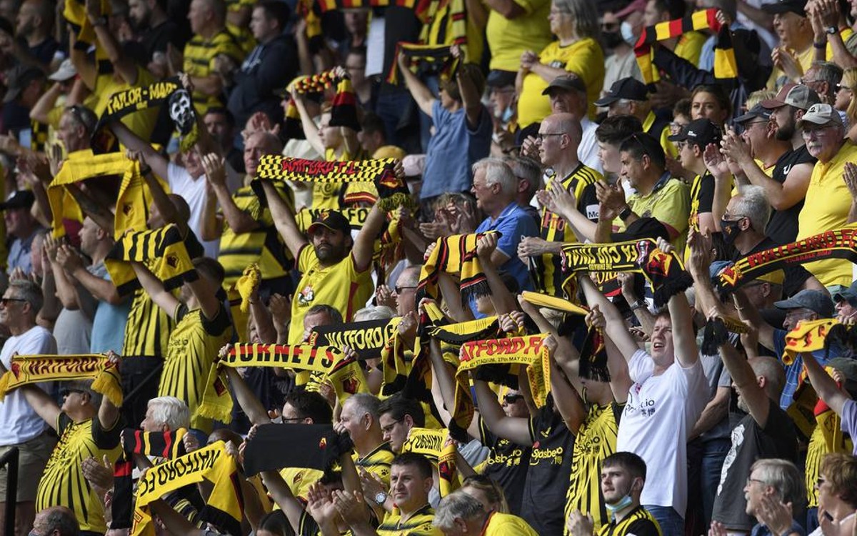 Tiran aficionados del Watford amistoso contra Selección de Qatar | Video