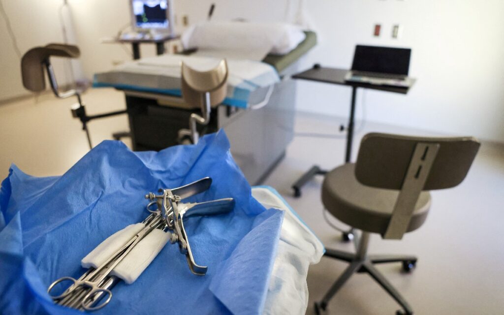 Tras fallo de la Corte, médicos de EU piden licencias en otros estados para seguir ofreciendo servicios de aborto
