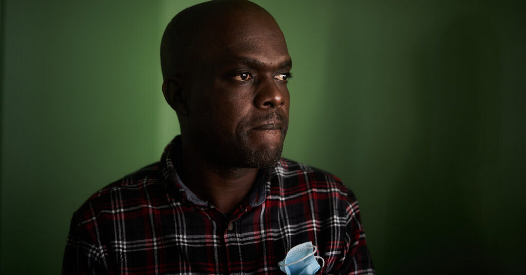 Tribunal de Zimbabue condena a reportero de The New York Times