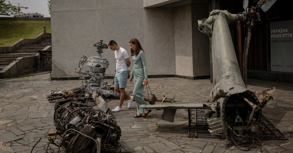 Ucrania cuenta historia de guerra en exposición de museo