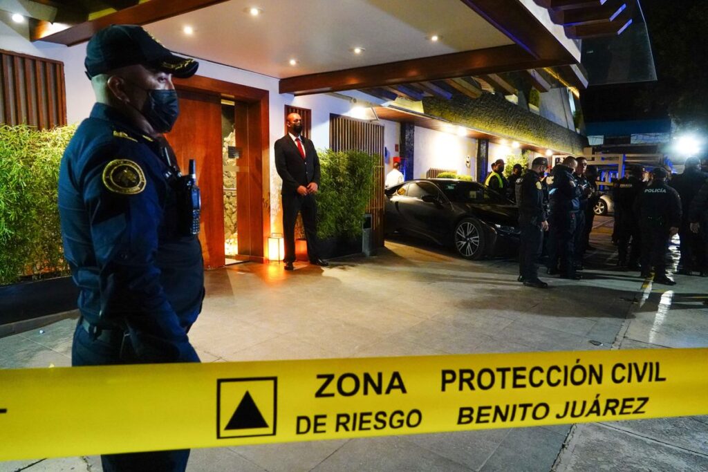 Un tercer hombre huyó con la pistola con la que mataron a Yrma Lydya en un restaurante
