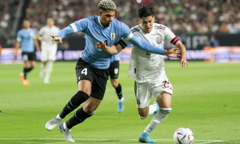 Uruguay le mete 3 a México y la afición canta 'fuera Tata'