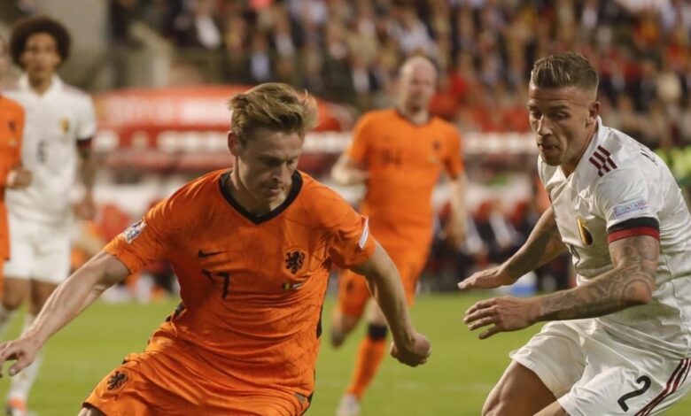 Van Gaal destaca a Frenkie de Jong pese al doblete de Memphis