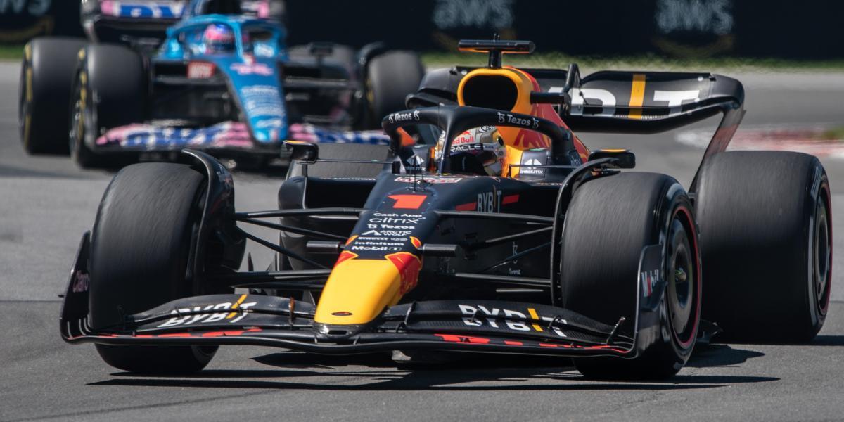 Verstappen gana a Sainz en un final apretado y Alonso, sin suerte